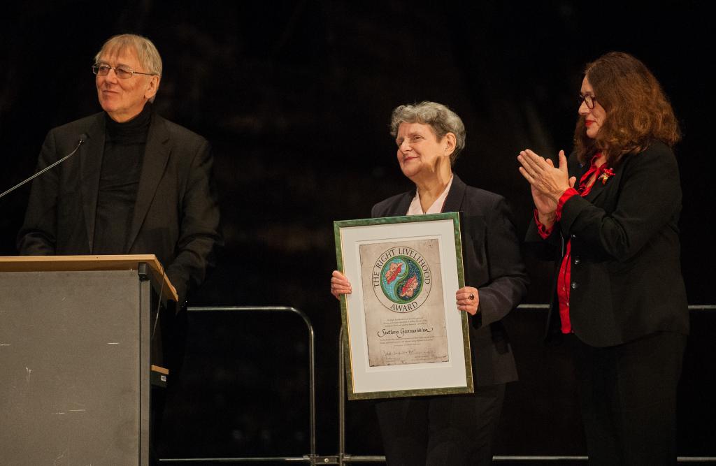 Hearing a refugee report