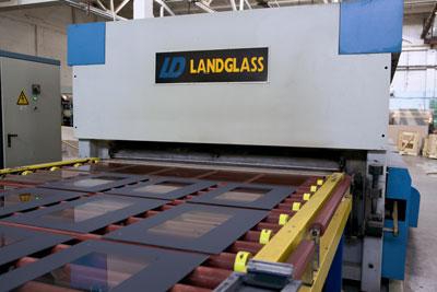 selection of raw materials for glass production