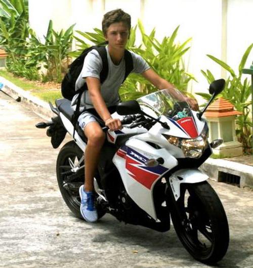 how old can you ride a motorcycle in Russia