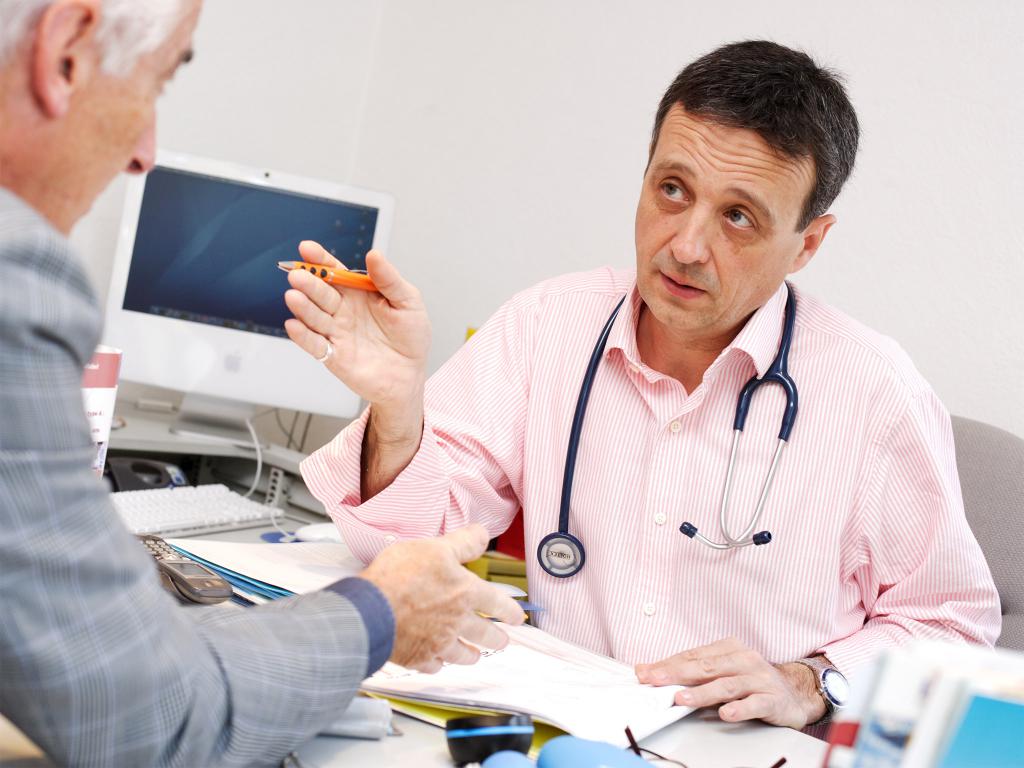 Doctor advises an outpatient