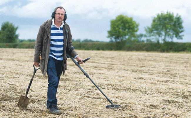 metal scrap search with metal detector