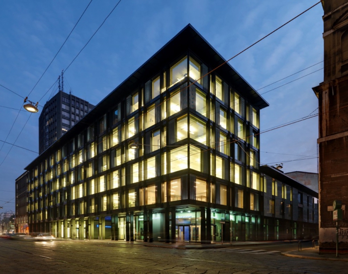 Change the legal address of the LLC yourself