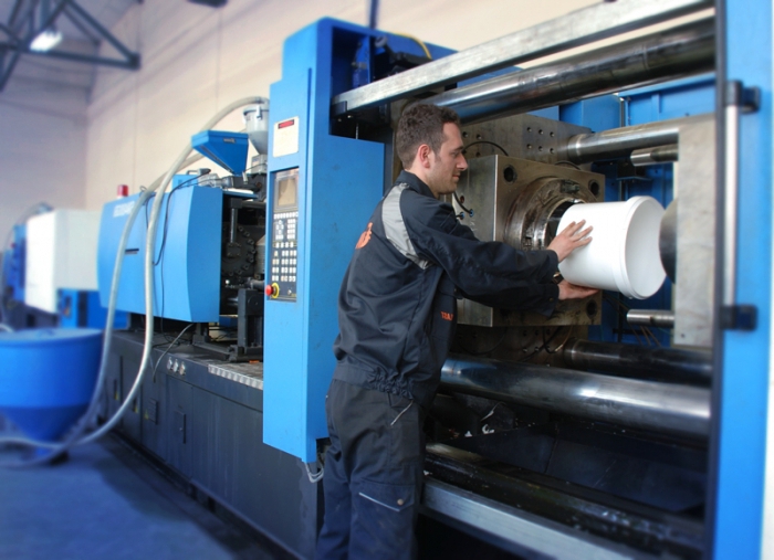 equipment for the production of plastic buckets