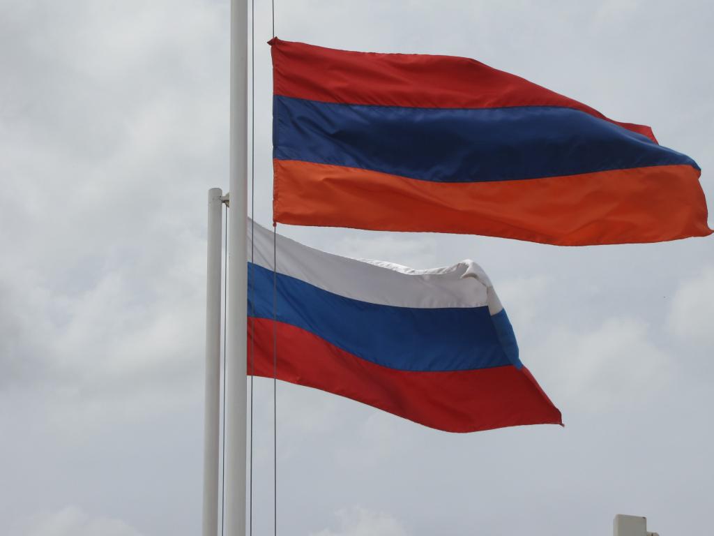 Flags of Armenia and Russia