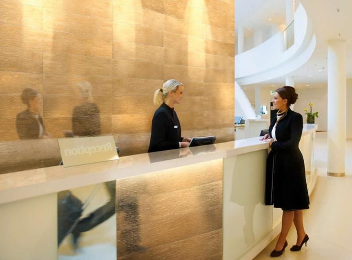 job description of senior hotel administrator