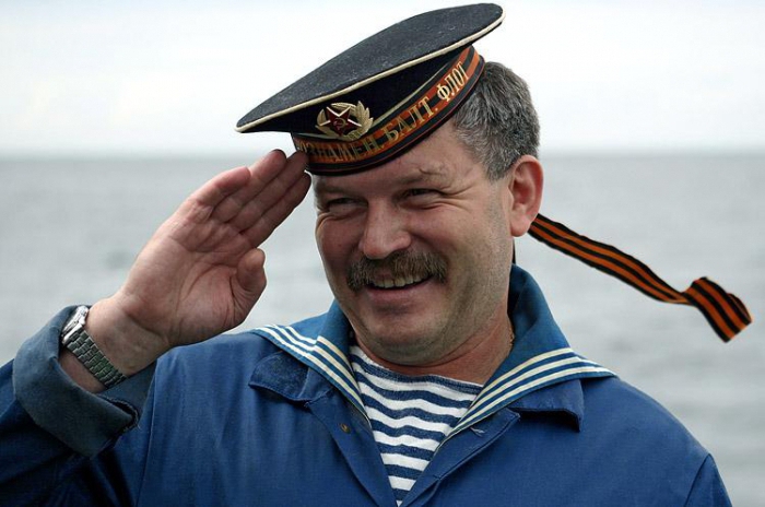 what benefits do military pensioners have