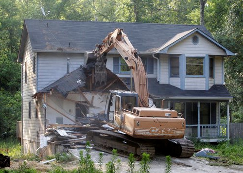 demolition of emergency houses