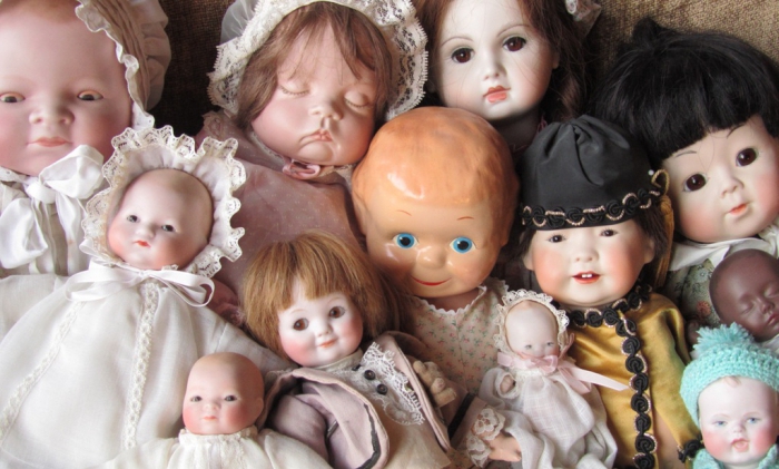 selling dolls