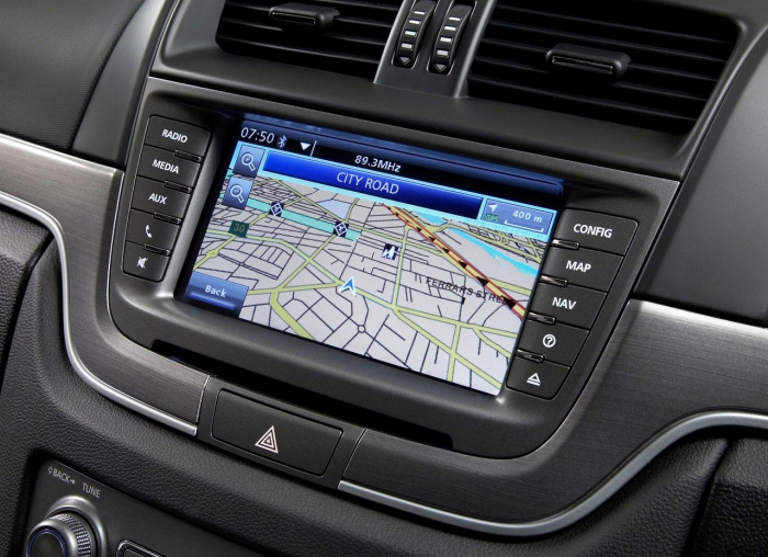 which navigator to buy in a car