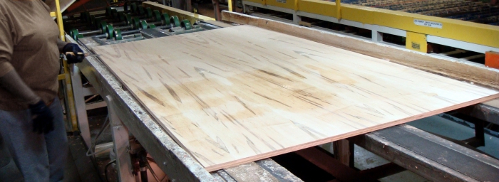 Characteristics of plywood manufacturing equipment
