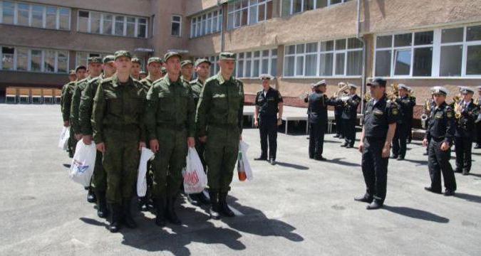 how many serve in the army 2015