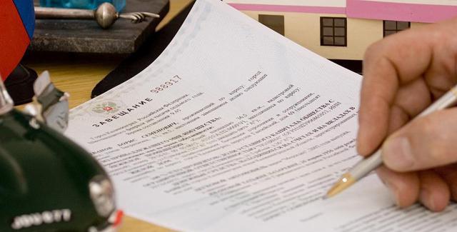 division of the inheritance between the heirs of the first stage