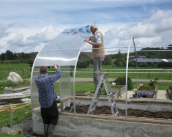 Polycarbonate greenhouse assembly