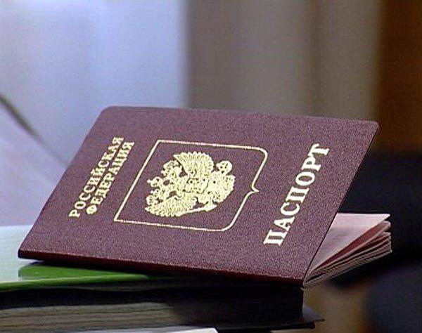 Is a citizen obliged to carry a passport