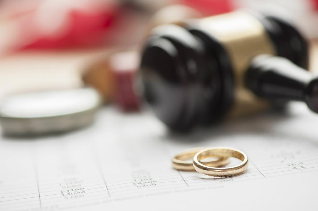 Divorce without spouses through court