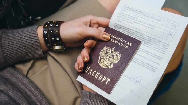 Is there a penalty for delaying a passport of the Russian Federation
