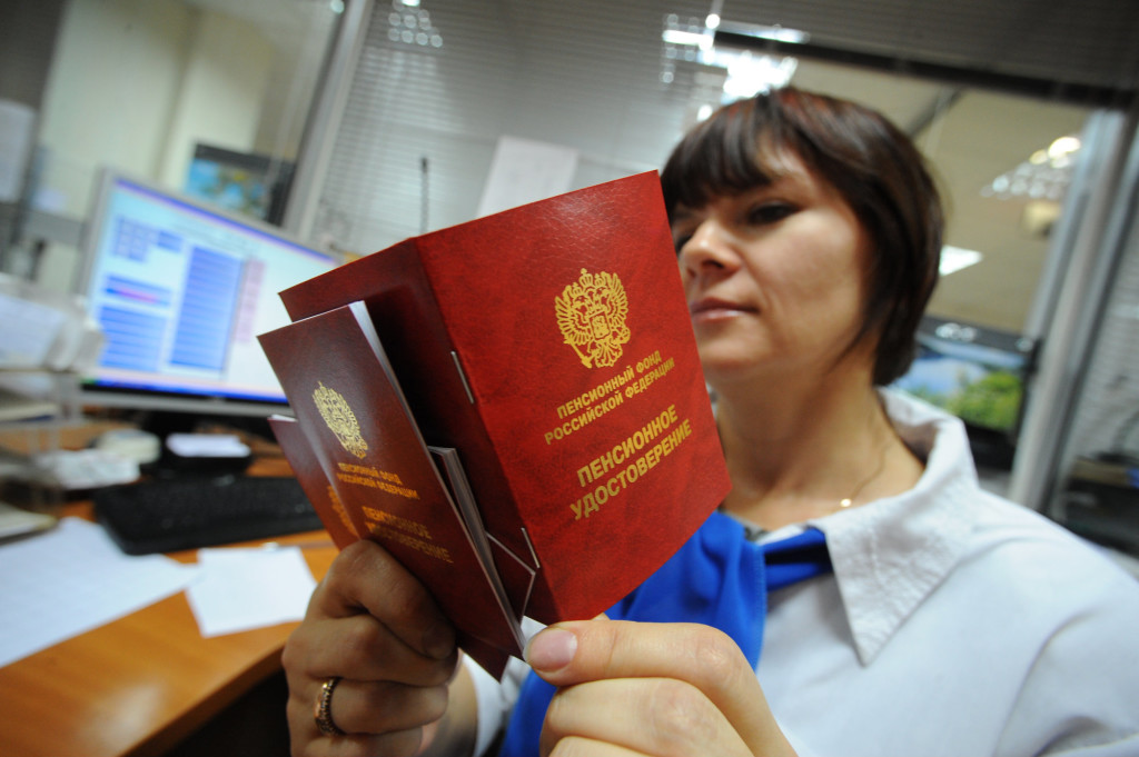 What is needed to restore a pension certificate in the Russian Federation