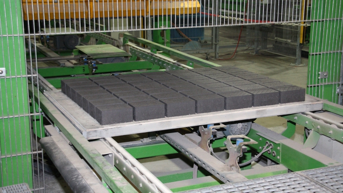 Production of cinder blocks at home