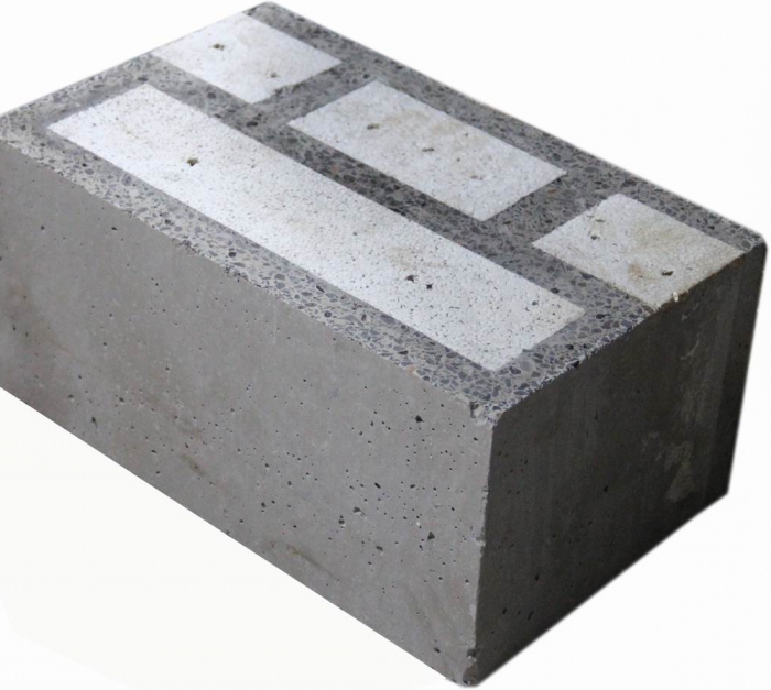 Vibrating press for the production of heat blocks