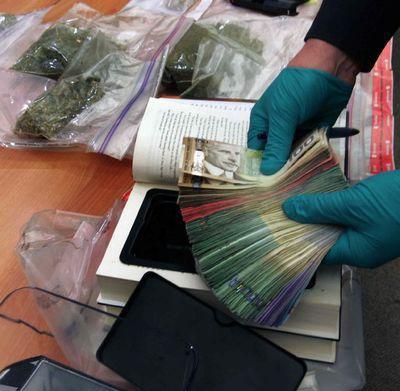 the difference between a search and a notch