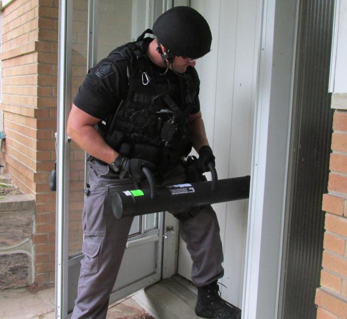 indicate one of the differences between the seizure from the search