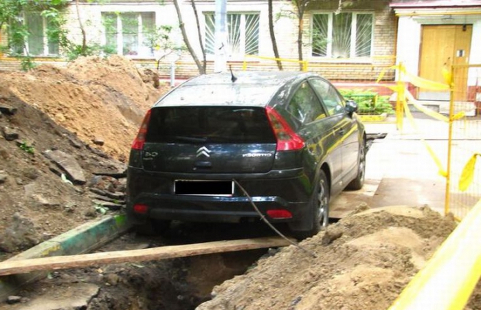 parking on the sidewalk where to complain
