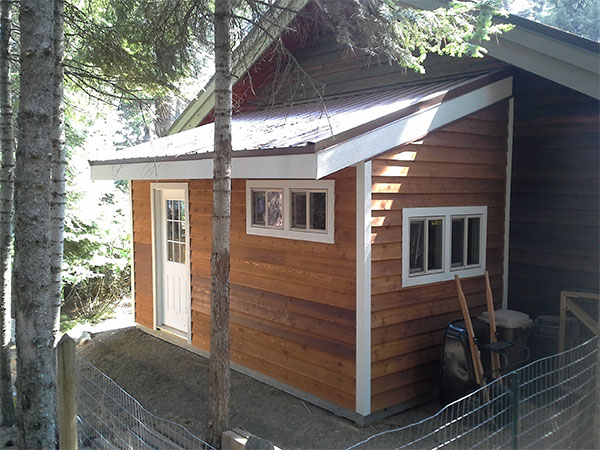 Farm building on the plot