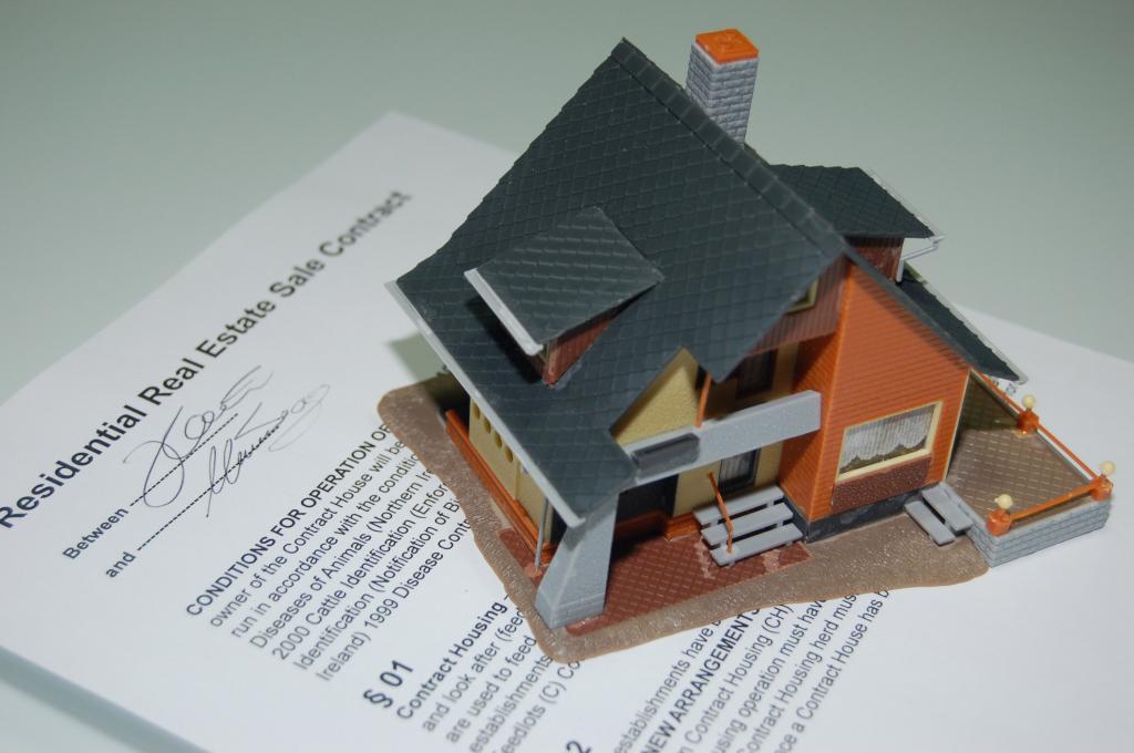 Essential terms of the contract of sale of real estate