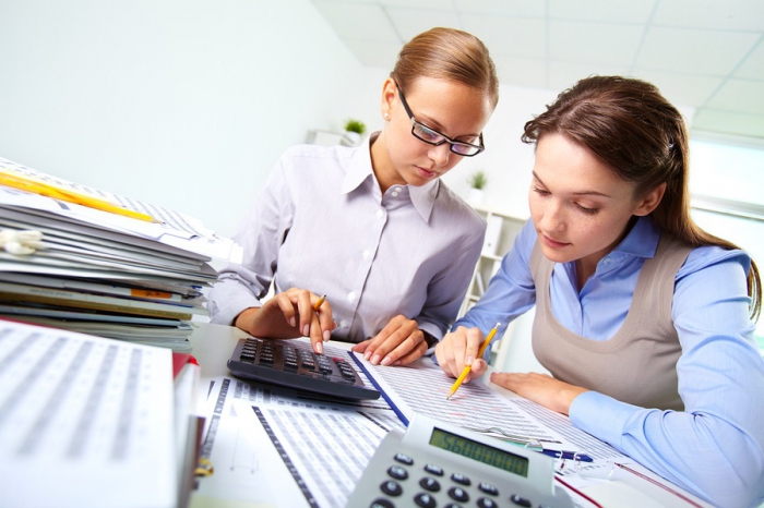 job responsibilities of a labor economist