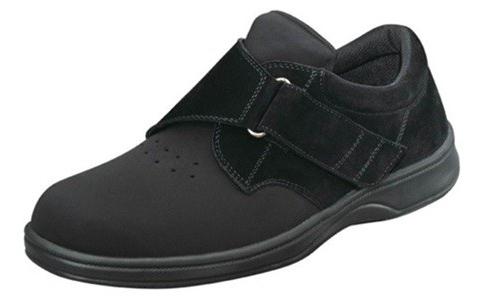 Where in Moscow can I order orthopedic shoes for men?