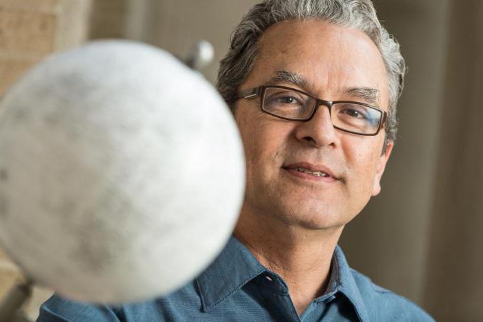 age qualification for managers