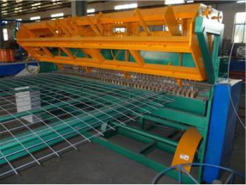 Welded wire mesh machine