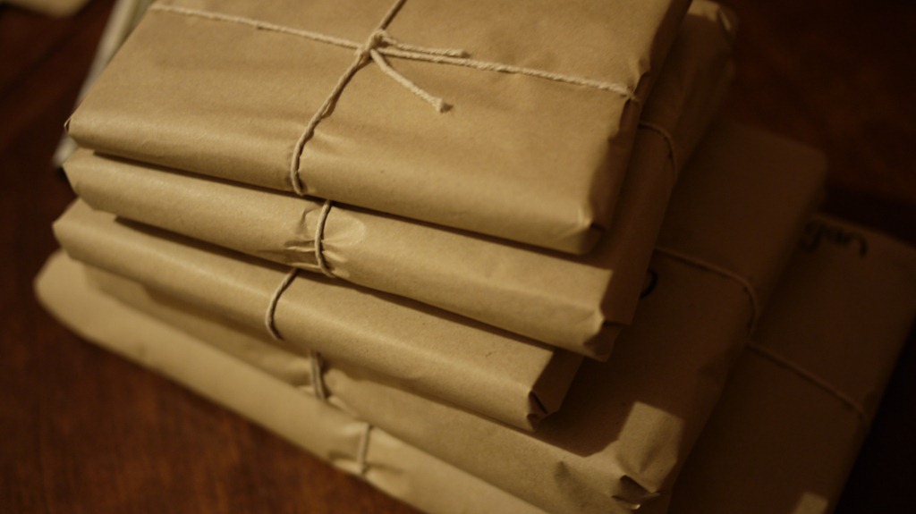 Russian post parcel or package difference