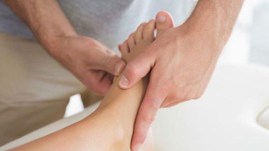 whether flat feet are taken into the army