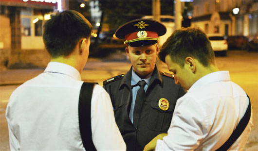 how long can I walk on the street in Russia 14-year-old