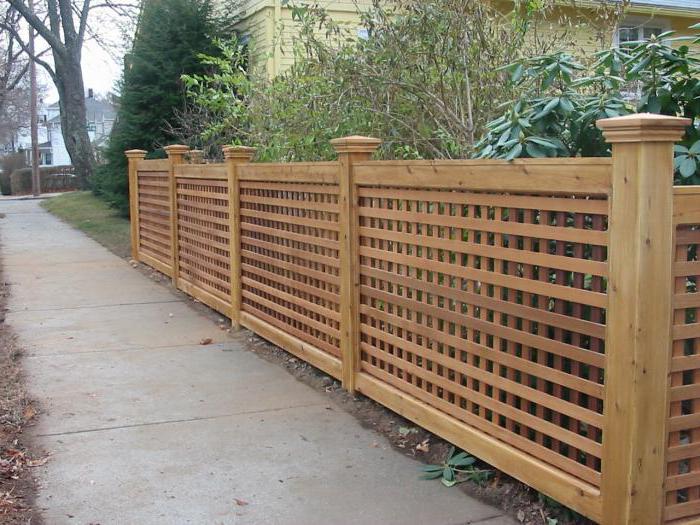 fence between neighbors in the private sector snip