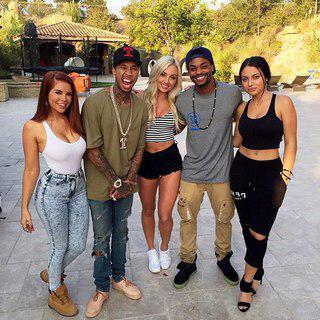 how to become a popular VK group