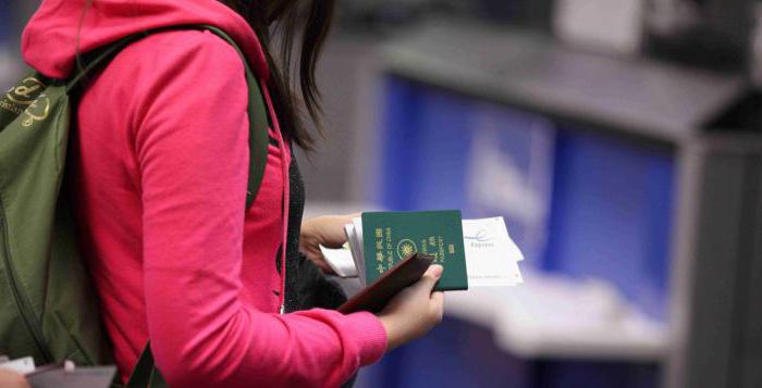 where is the embassy of france in Moscow