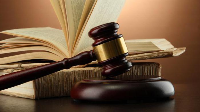 how much do lawyers in Russia earn