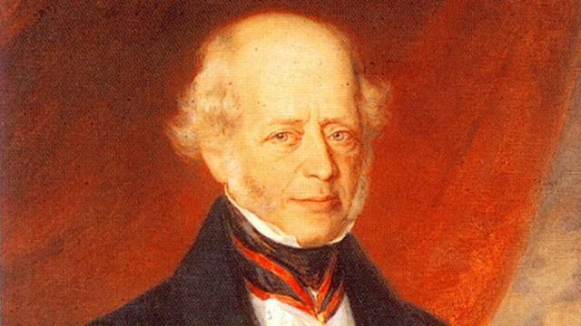 pros and cons of the banker profession