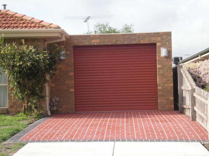 how many meters should be from the garage to the neighbor’s fence