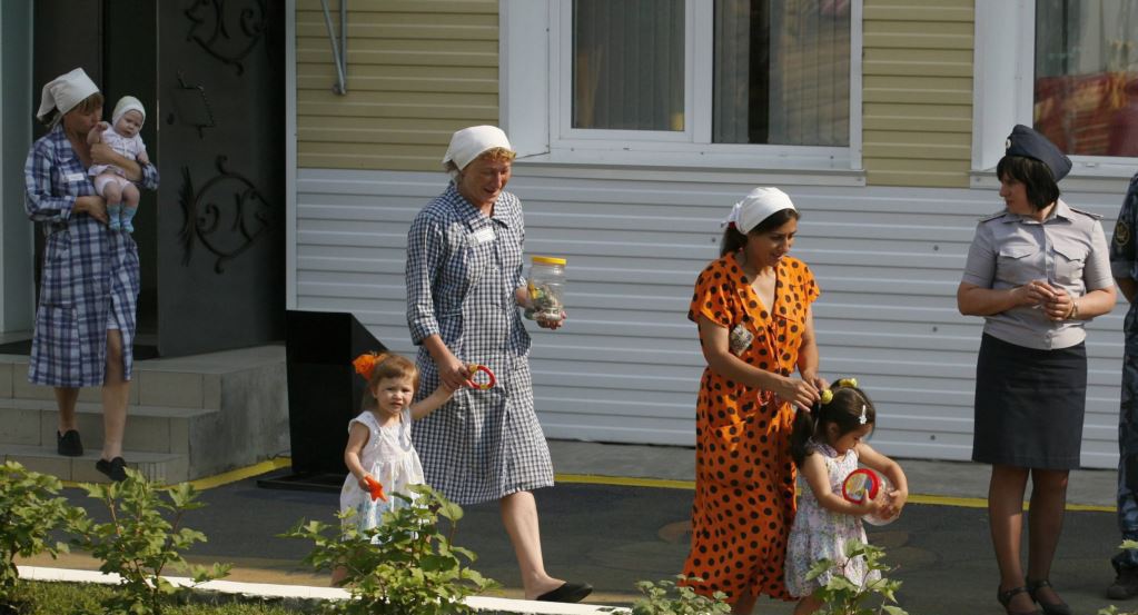 convicted women with children in prison