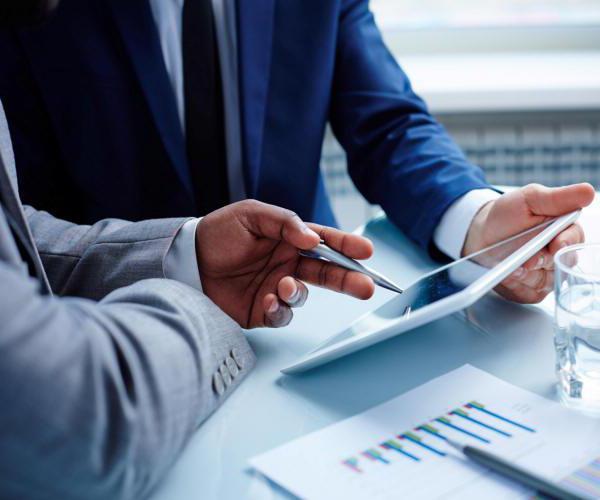 what is the salary of the investigator