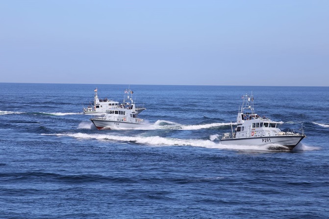 small ship navigation