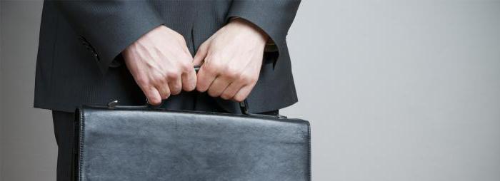 who enters into an employment contract with the chairman of the homeowners association