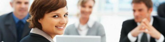 who signs the employment contract with the chairman of the HOA