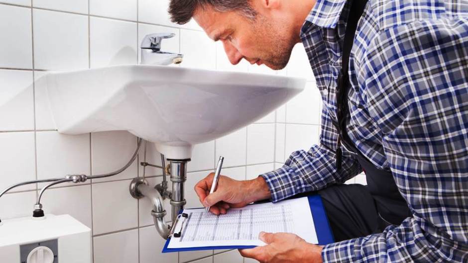 building maintenance worker job description