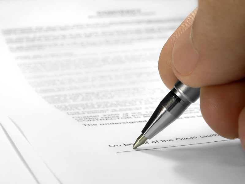 signing a sales contract