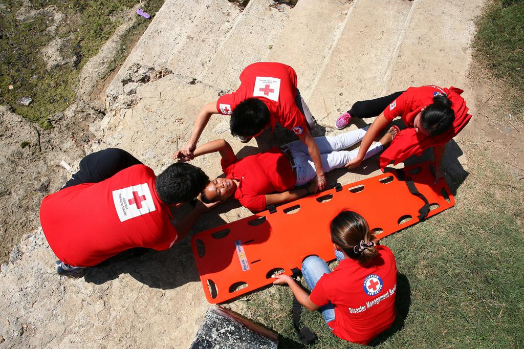 what to do with a knife wound in the stomach