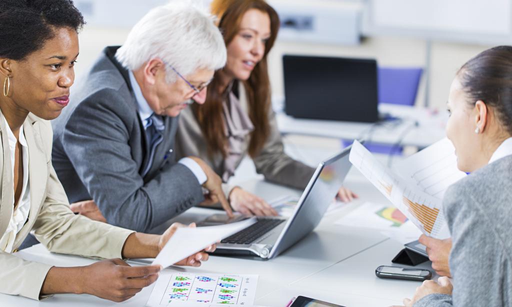 concept of outsourcing and outstaffing